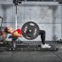De ATX Hip Thruster Bench heeft een dik en ergonomisch gevormd kussen voor een comfortabele training