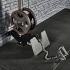 De ATX Wall Pulley heeft inklapbare voetsteunen voor seated rows