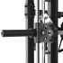 De smith machine van de ATX Monster Full-Functional Gym is soepel gelagerd