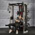 Bankdrukken met de smith halterstang van de ATX Multi Gym GMX-2000