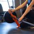 The Barbell Jack is gemakkelijk met één hand te bedienen en dankzij de hefboom kun je de zwaarste halterstangen optillen