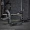 De ATX Belt Squat Attachment wordt eenvoudig zonder gereedschap aan het rack bevestigd