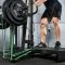 De ATX Cable Belt Squat Machine heeft een directe, verticale kabelgeleiding met 1:1 krachtoverbrenging