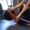 The Barbell Jack is gemakkelijk met één hand te bedienen en dankzij de hefboom kun je de zwaarste halterstangen optillen