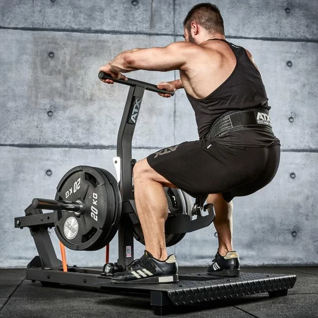 De ATX Compact Belt Squat heeft een groot platform van 100 x 50 cm