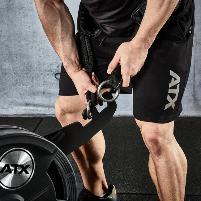 De ATX Compact Belt Squat heeft twee bevestigingspunten voor het inhaken van de squat riem