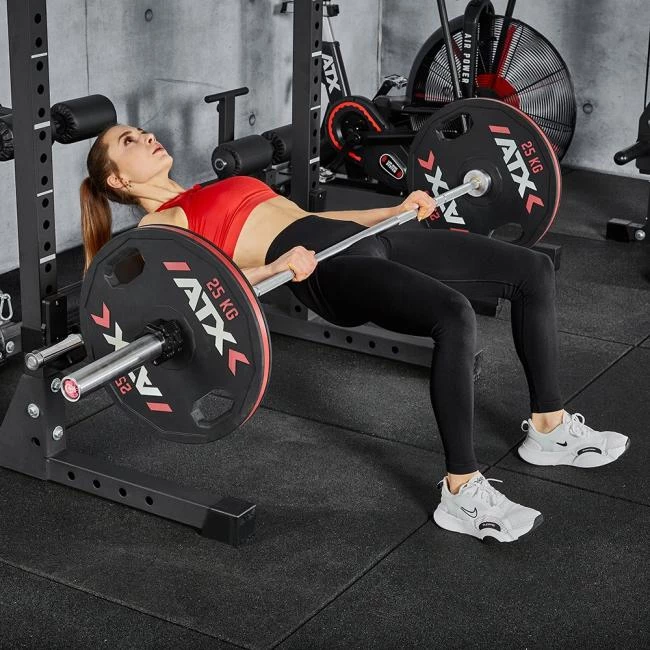 De ATX Rackable Hip Thruster maakt het mogelijk om hip thrusts en glute bridhges in een rack uit te voeren